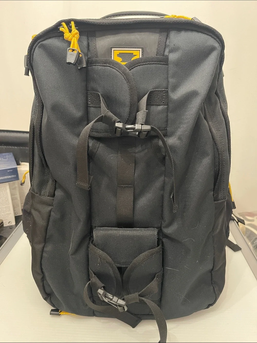 MOUNTAINSMITH PARALLAX CAMERA BACKPACK BLACK SIZE LARGE